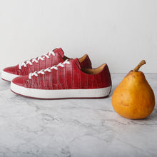 Load image into Gallery viewer, [women&#39;s] Liberte - low-top sneakers - burgundy patina crocodile
