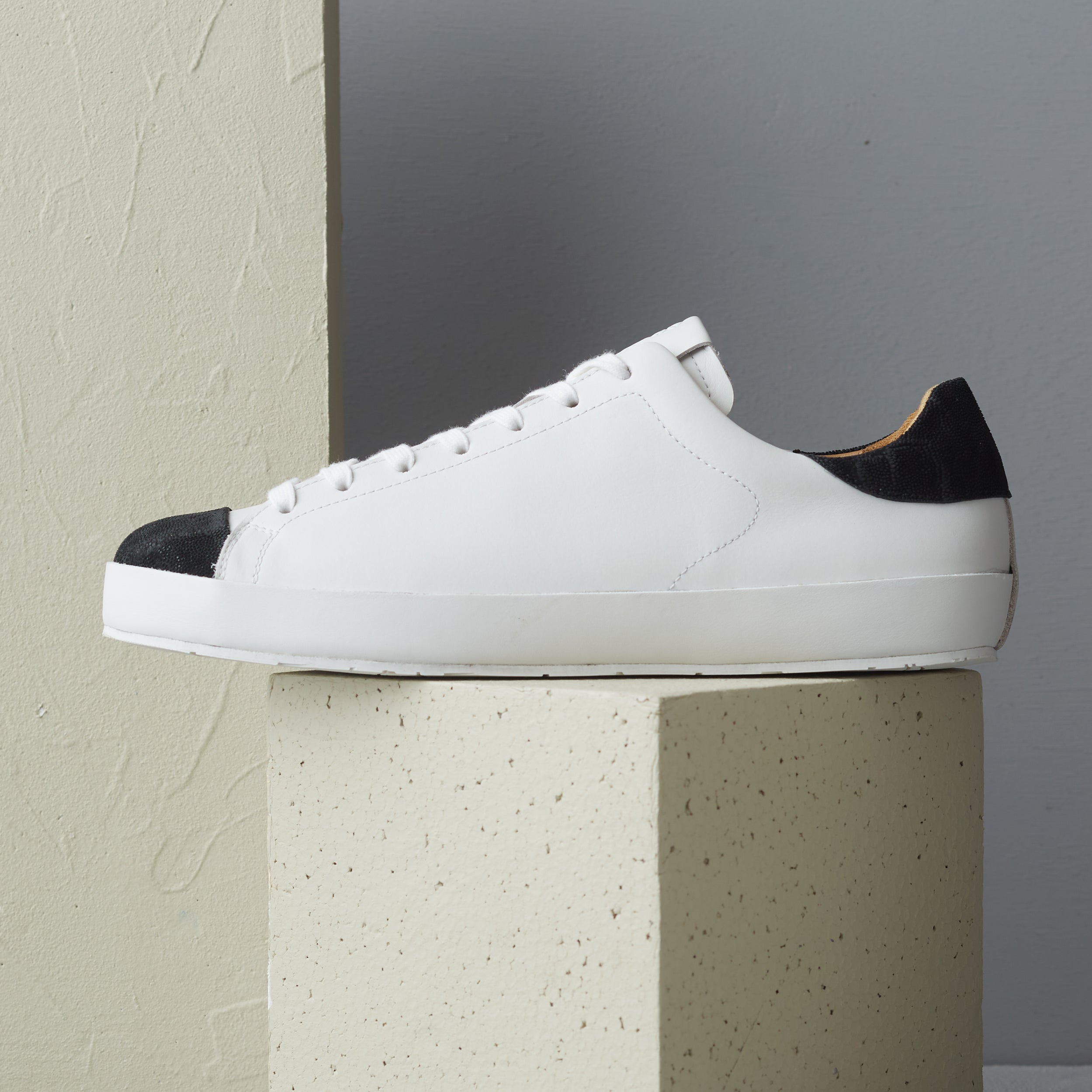 [women's] Liberte - low-top sneakers - combination toe black and white elephant