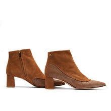 Load image into Gallery viewer, [women&#39;s] reunion - veil-line ankle-boots - camel suede x light brown stingray

